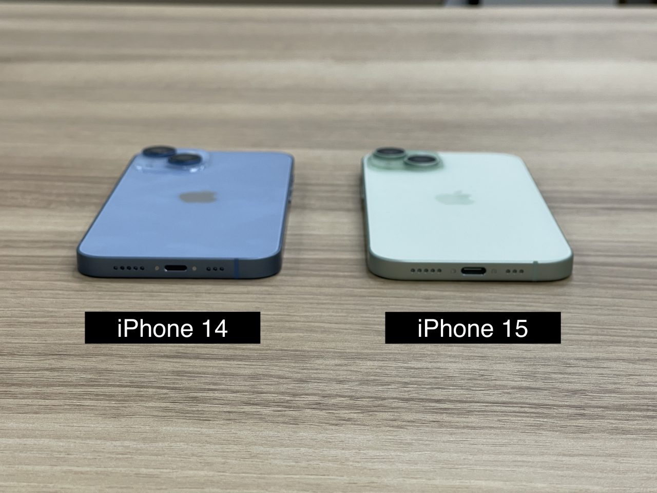 iPhone 14とiPhone 15の違い：底面