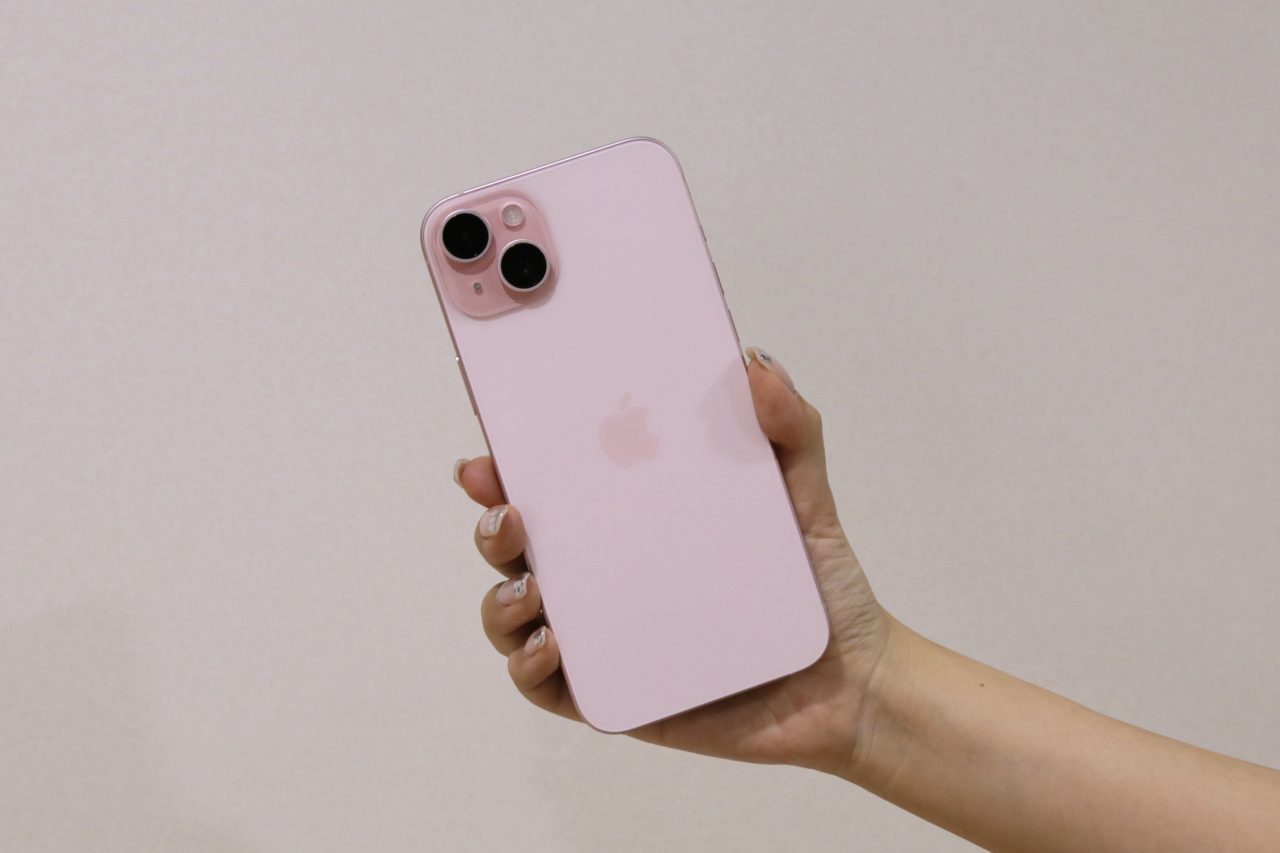 ピンクのiPhone 15 Plus