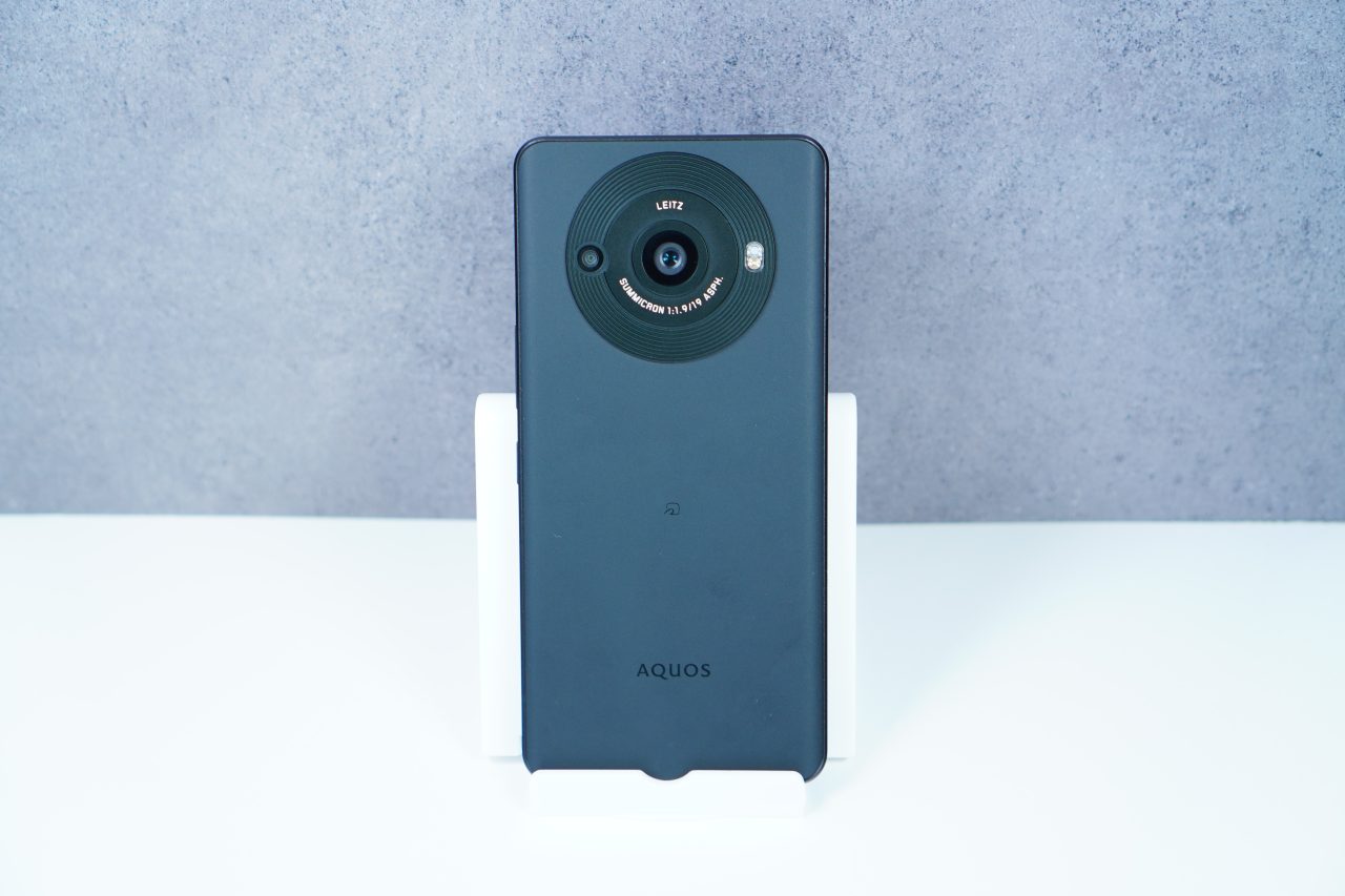 AQUOS R8 pro