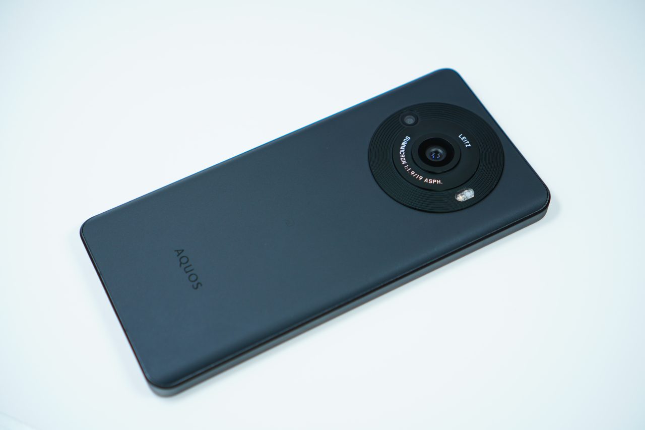 AQUOS R8 pro