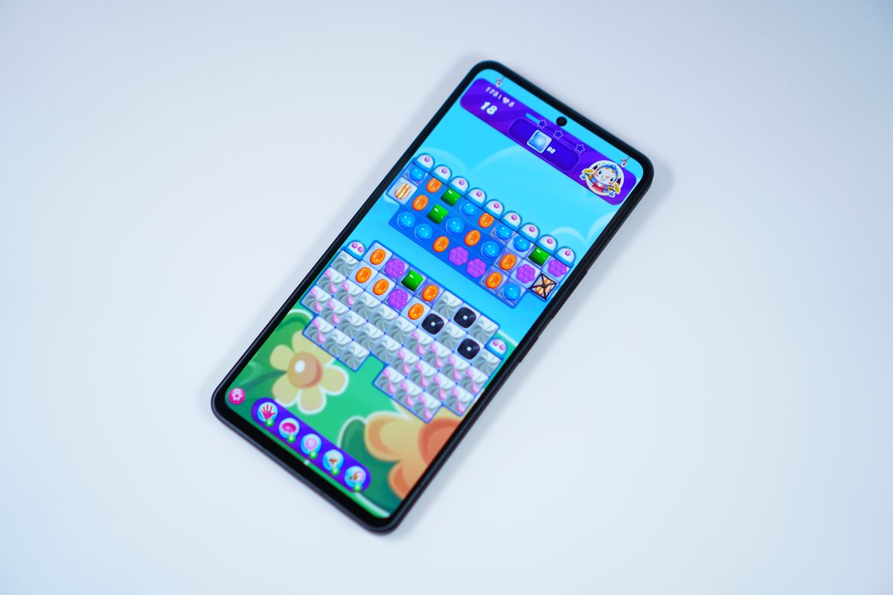 AQUOS R8 pro