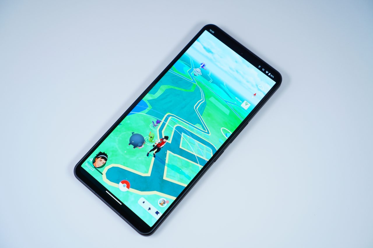 AQUOS R8 pro