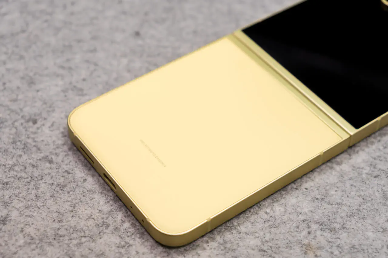 Galaxy Z Flip6実機レビュー！可愛い見た目でパワフルな一台｜なるほど