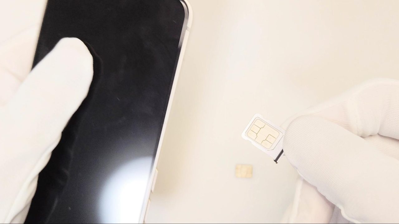 SIMカードを入れ替える手順