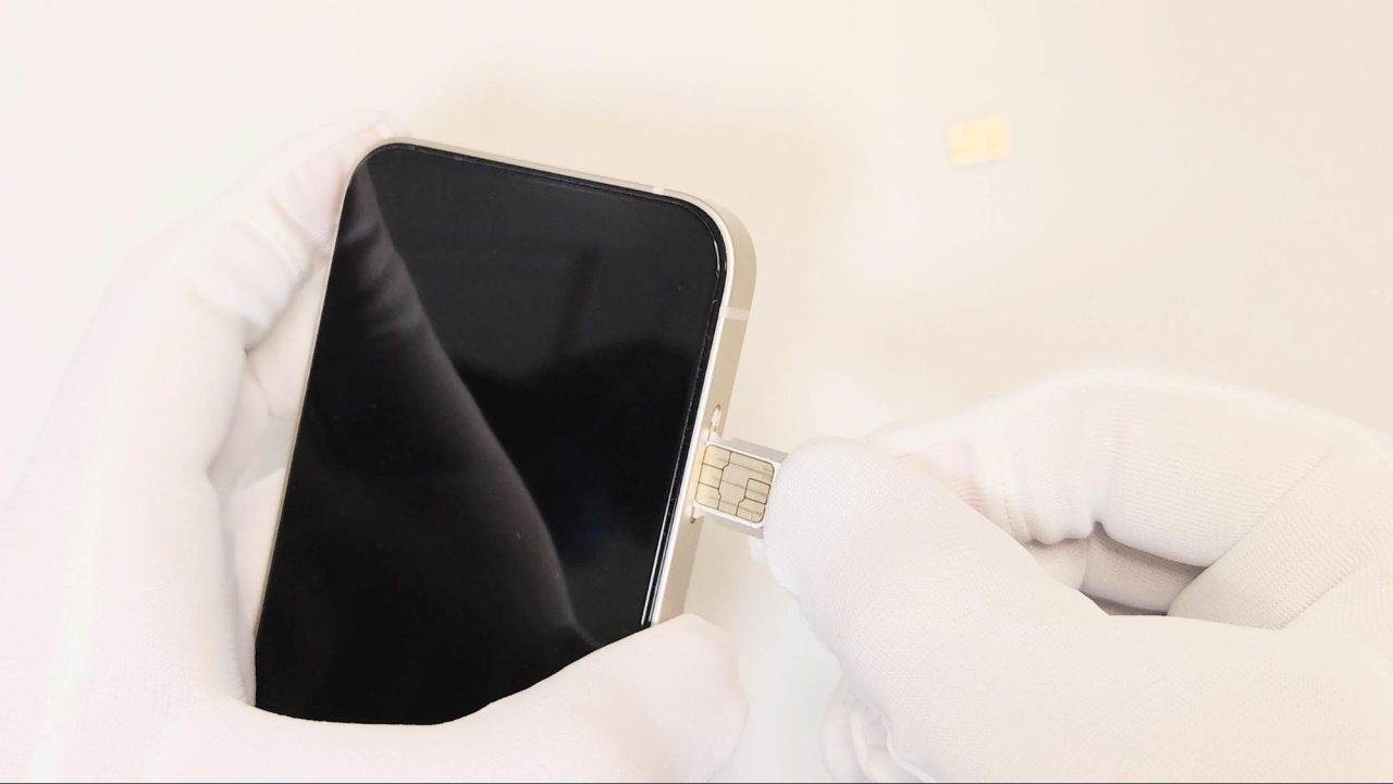SIMカードを入れ替える手順