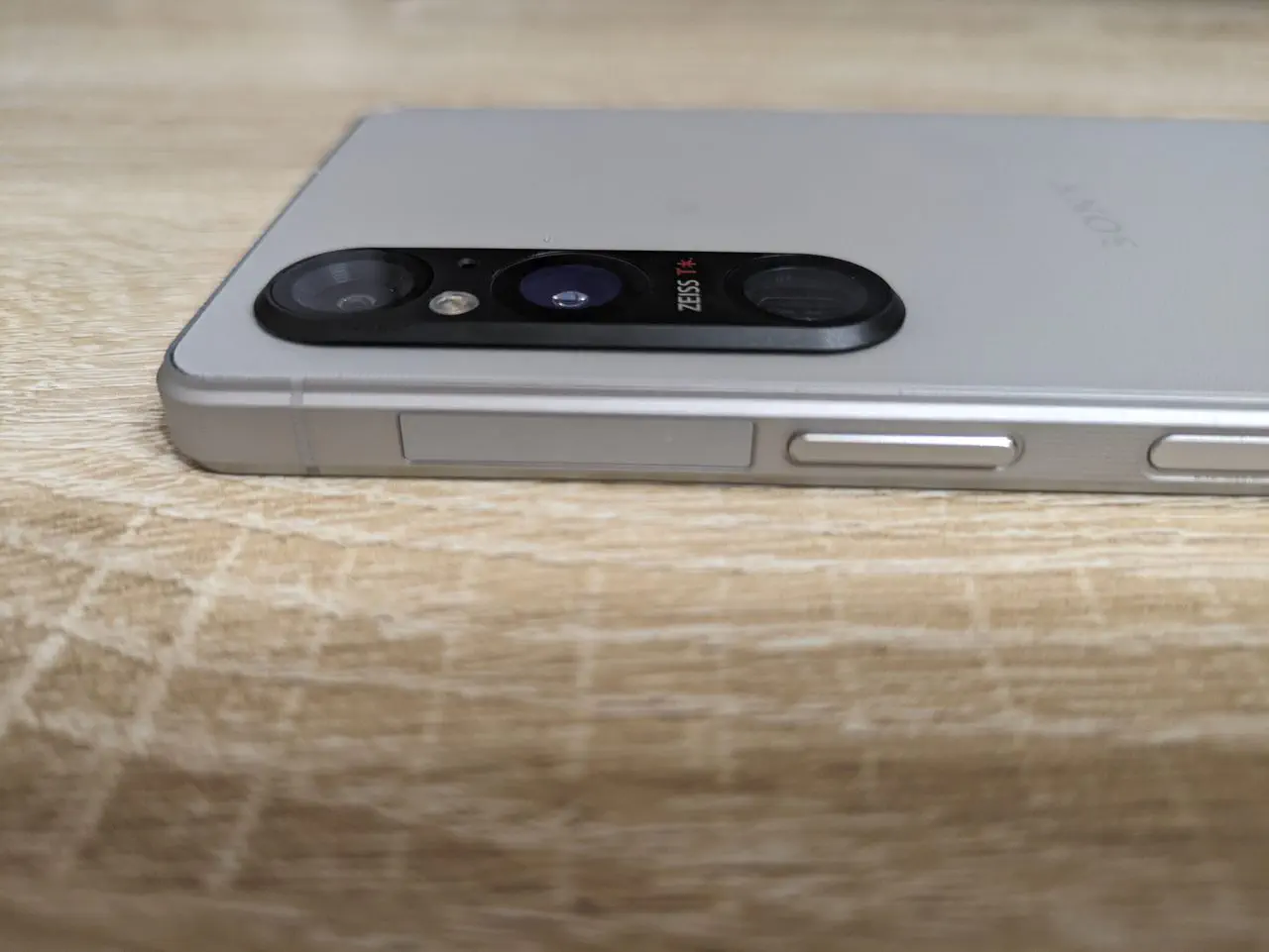 Xperia 1 V実機レビュー！シリーズ最高傑作の実力を評価｜なるほどスマホ
